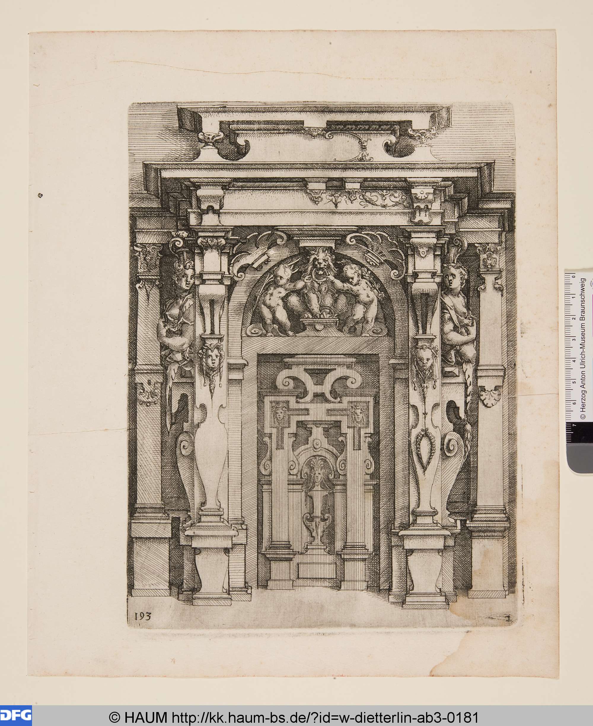 Zierportal mit Löwen