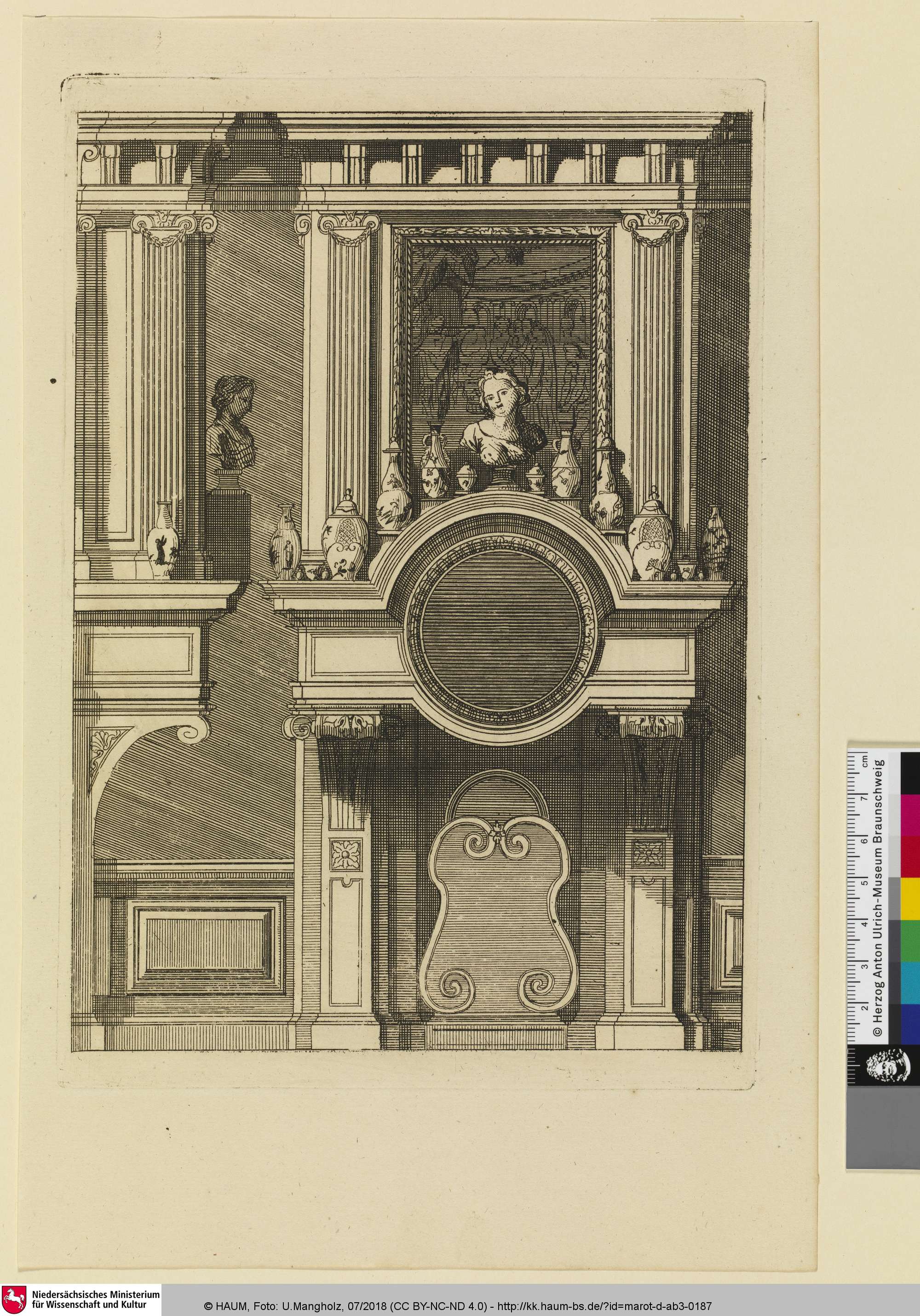 [Nouvelles cheminées à panneaux à glace à la manière de France; Kamin mit Dekoration, Vasen und Büste], Daniel Marot, 1681–1752