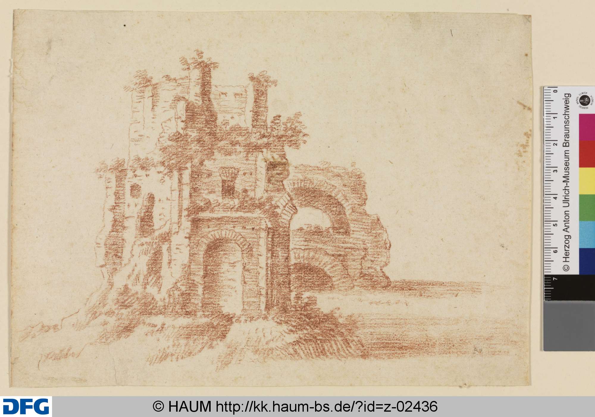 Bewachsene Ruine eines antiken Gebäudes